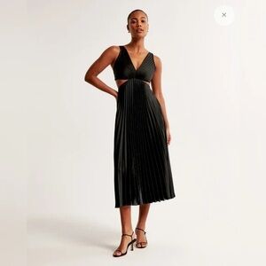 Elegant Black Pleated Dress
